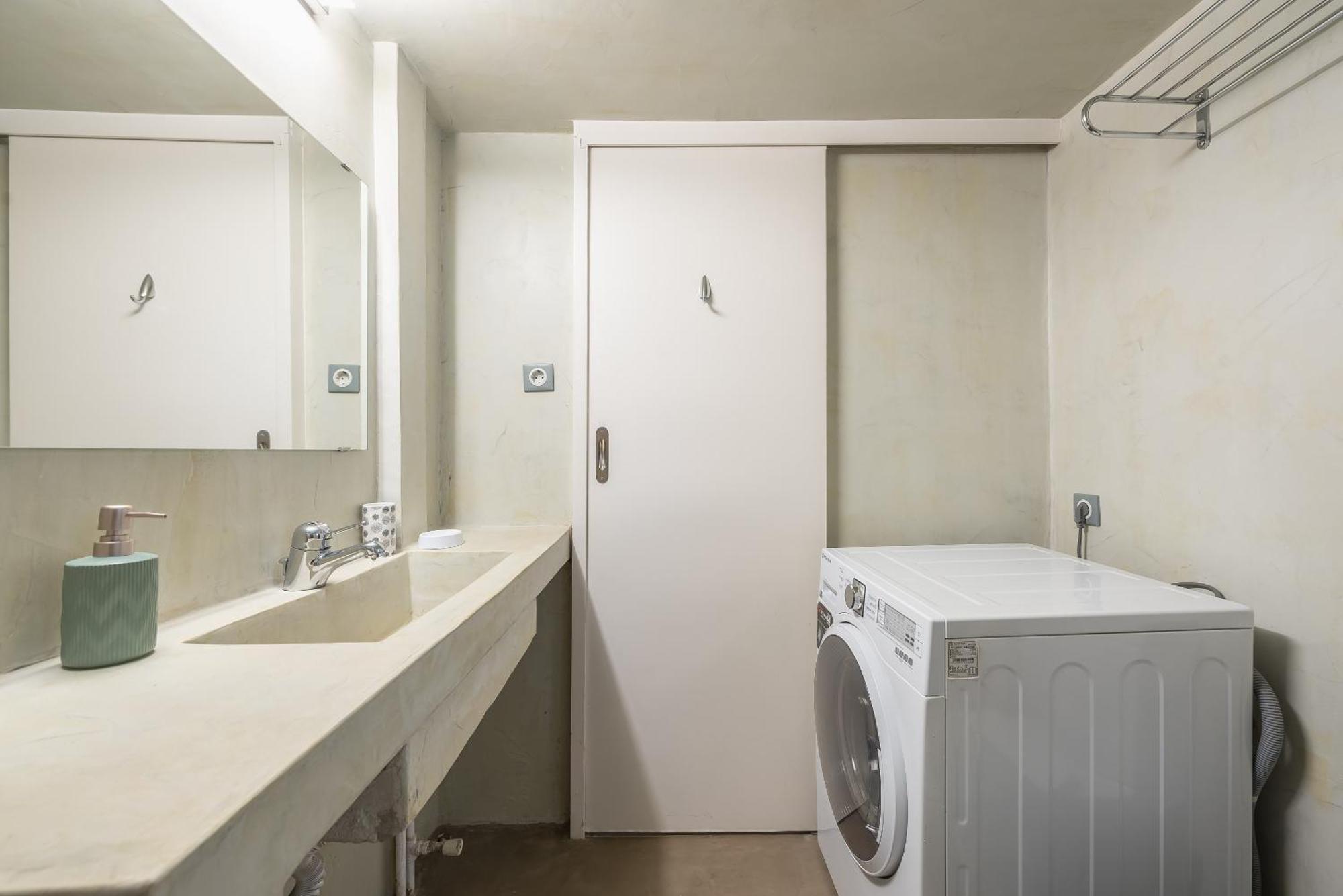 Stylish 2 Bd Urban Retreat Near Panormou Metro Apartment Атина Екстериор снимка