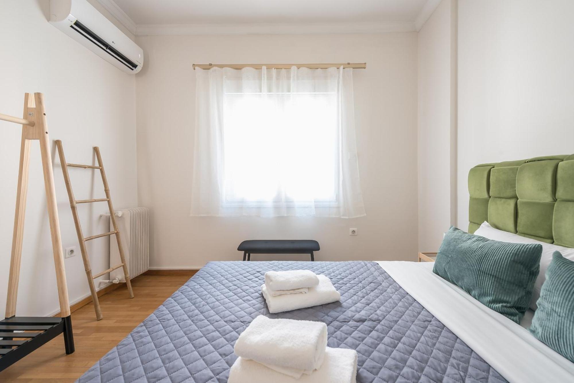 Stylish 2 Bd Urban Retreat Near Panormou Metro Apartment Атина Екстериор снимка