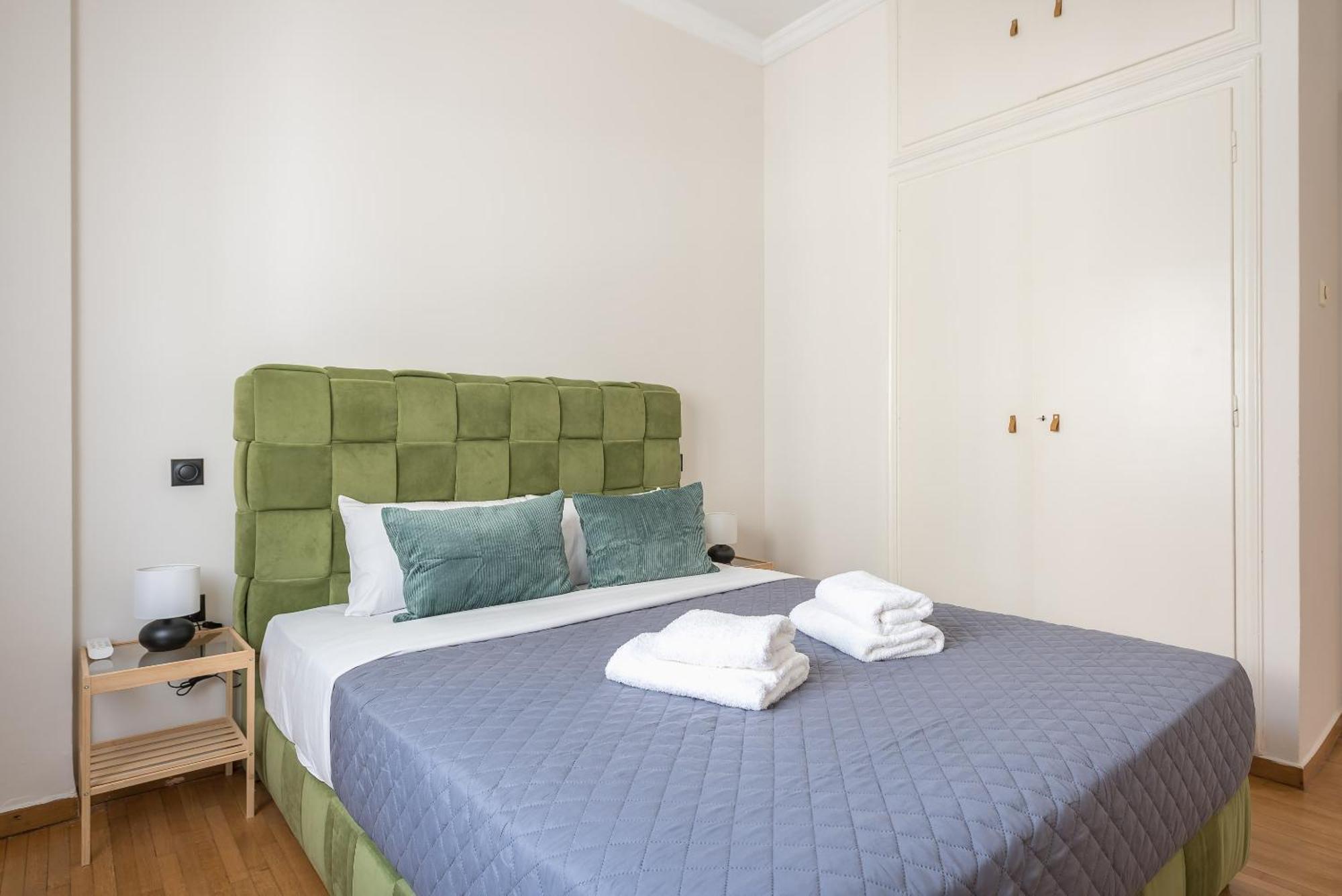 Stylish 2 Bd Urban Retreat Near Panormou Metro Apartment Атина Екстериор снимка