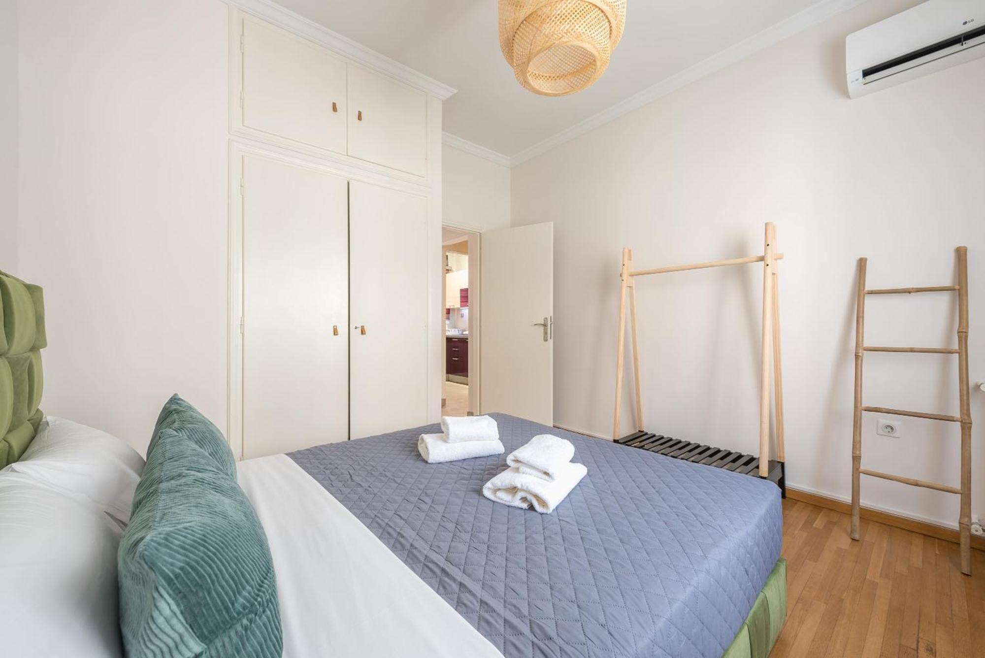 Stylish 2 Bd Urban Retreat Near Panormou Metro Apartment Атина Екстериор снимка